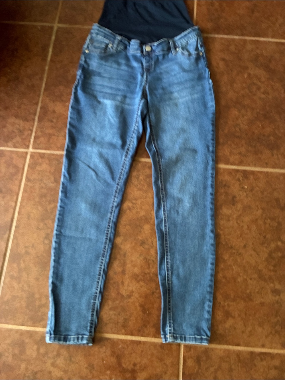 Time and Tru Women's Skinny Jeans in Medium Blue Wash